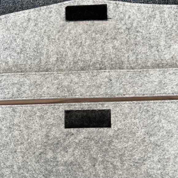 Amazon Basic Computer Sleeve - Picture 4 of 5